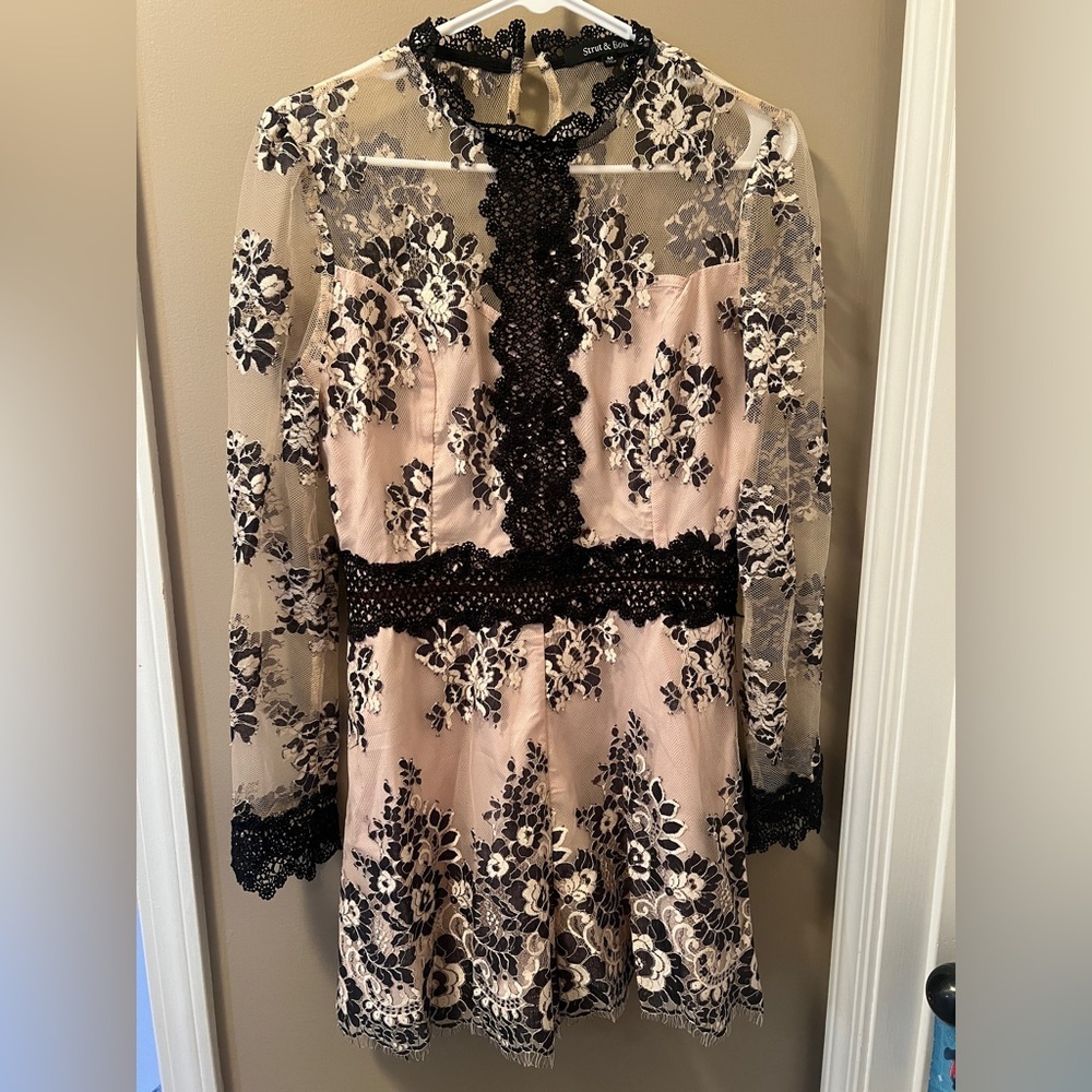 Strut & Bolt Black Floral Lace Romper Size Medium